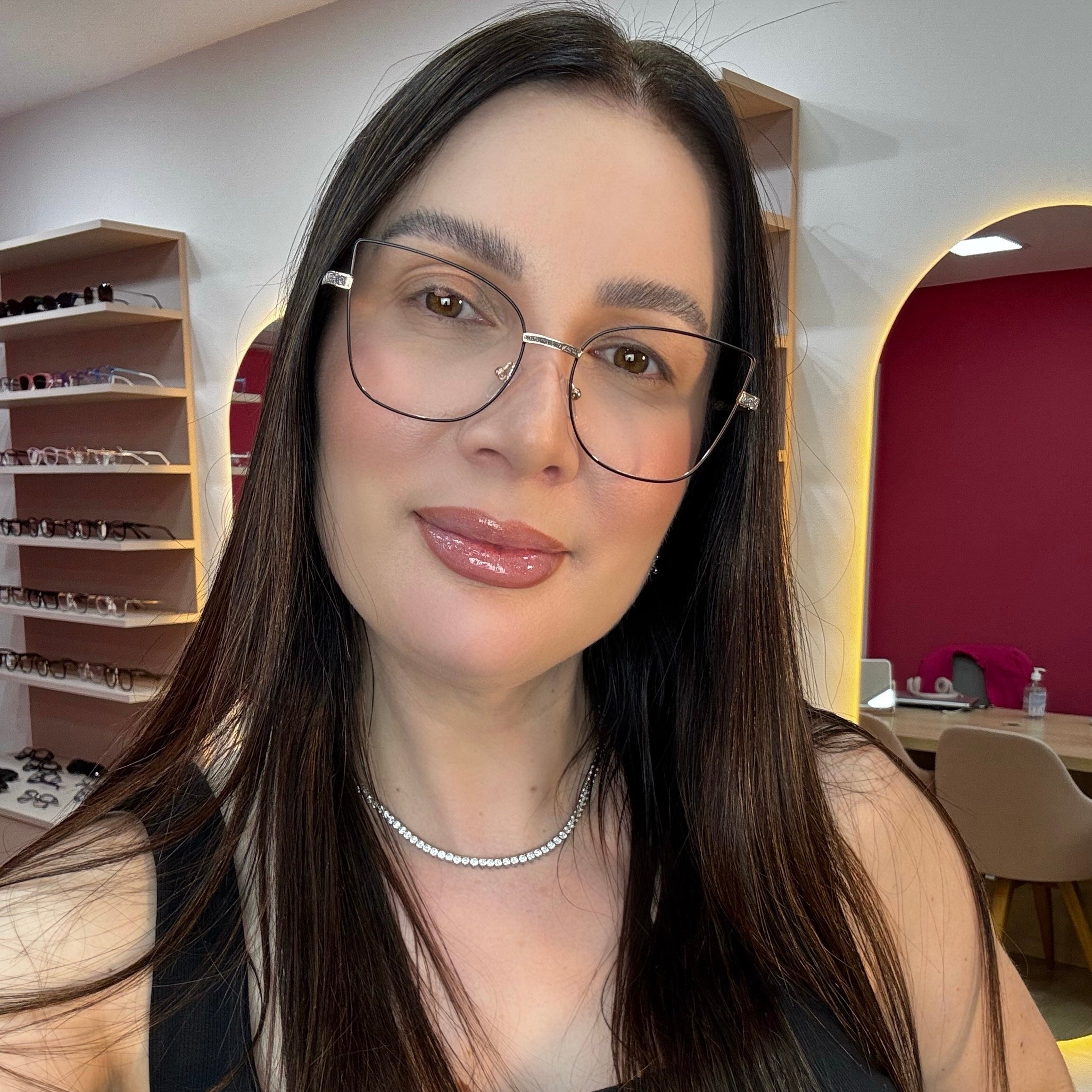 files/oculos_de_grau_kessy_feminino_408_preto_dourado_8fc43454-c6e0-443a-a098-5aef88dbcd01.jpg