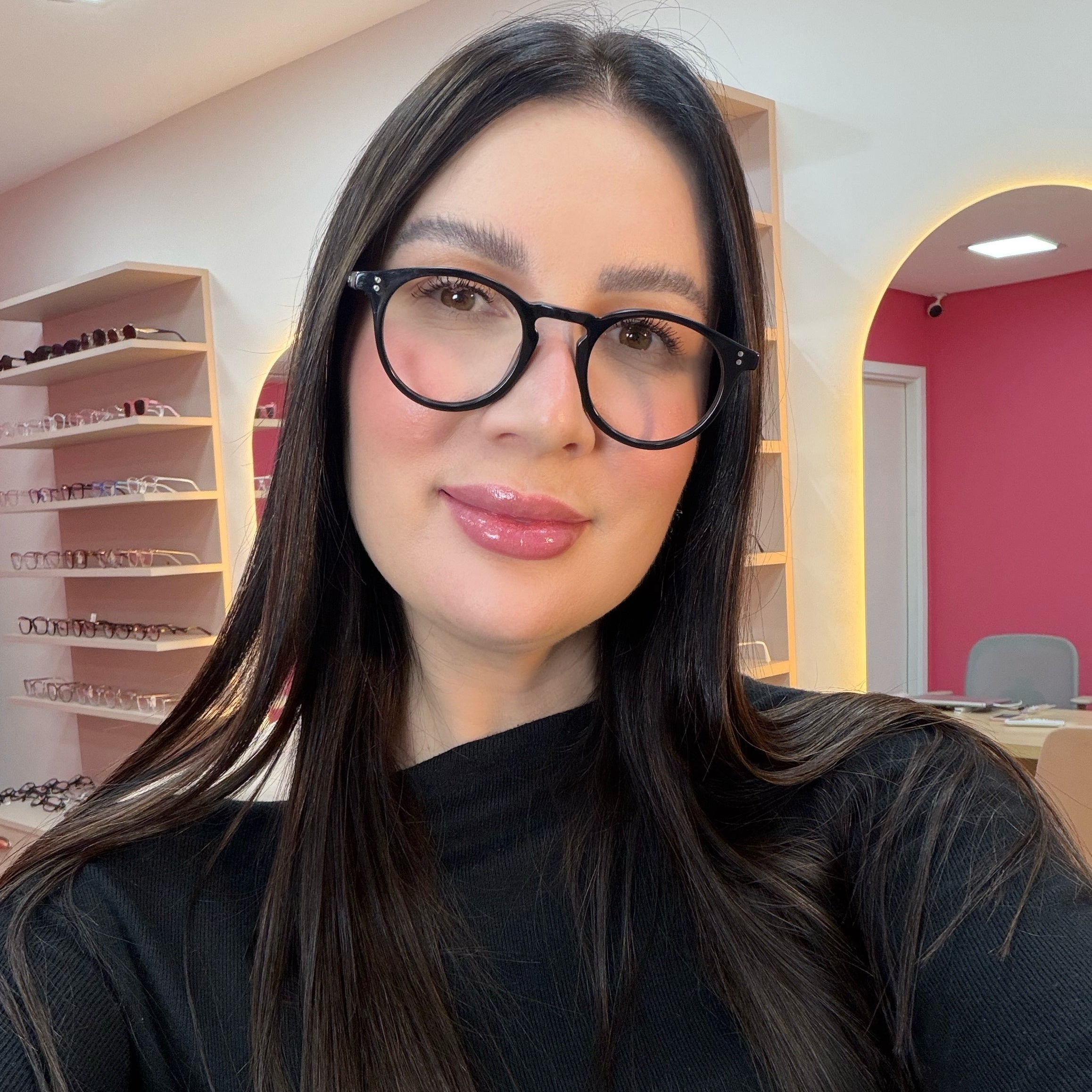 files/oculos_de_grau_kessy_feminino_410_preto_rosto.jpg