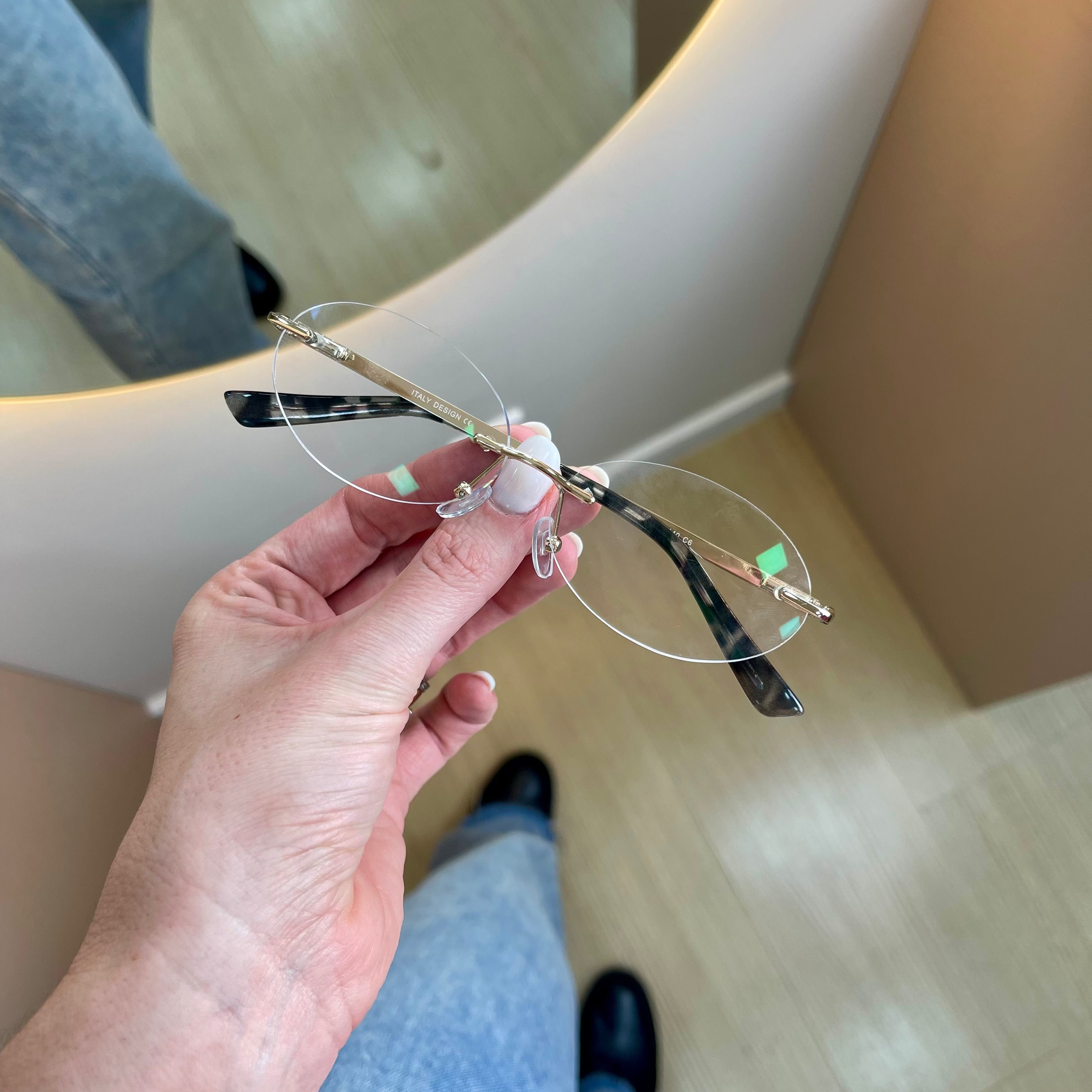 files/oculos_de_grau_kessy_feminino_489_dourado.heic