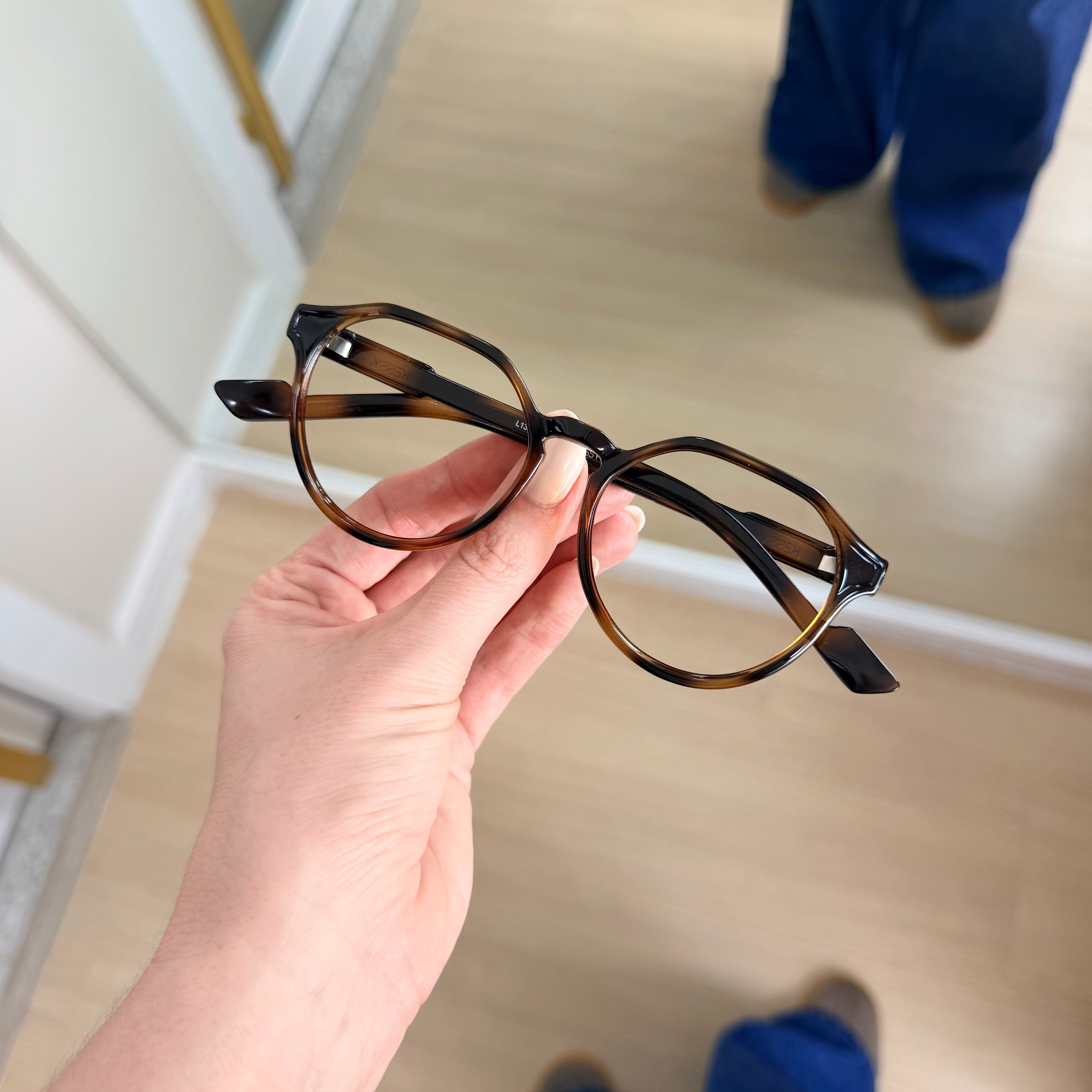 files/oculos_de_grau_kessy_feminino_708_demi.heic