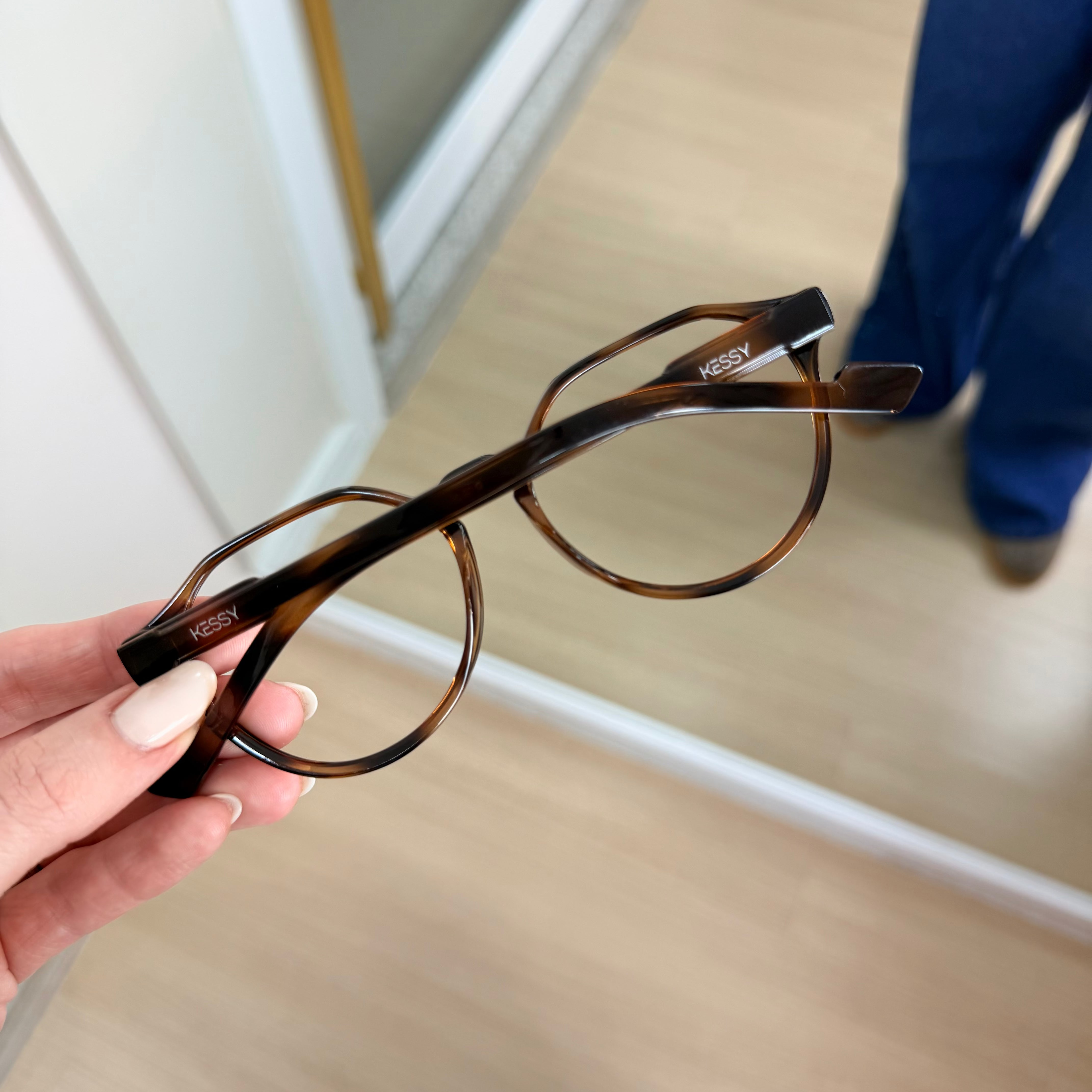 files/oculos_de_grau_kessy_feminino_708_demi_lateral.heic