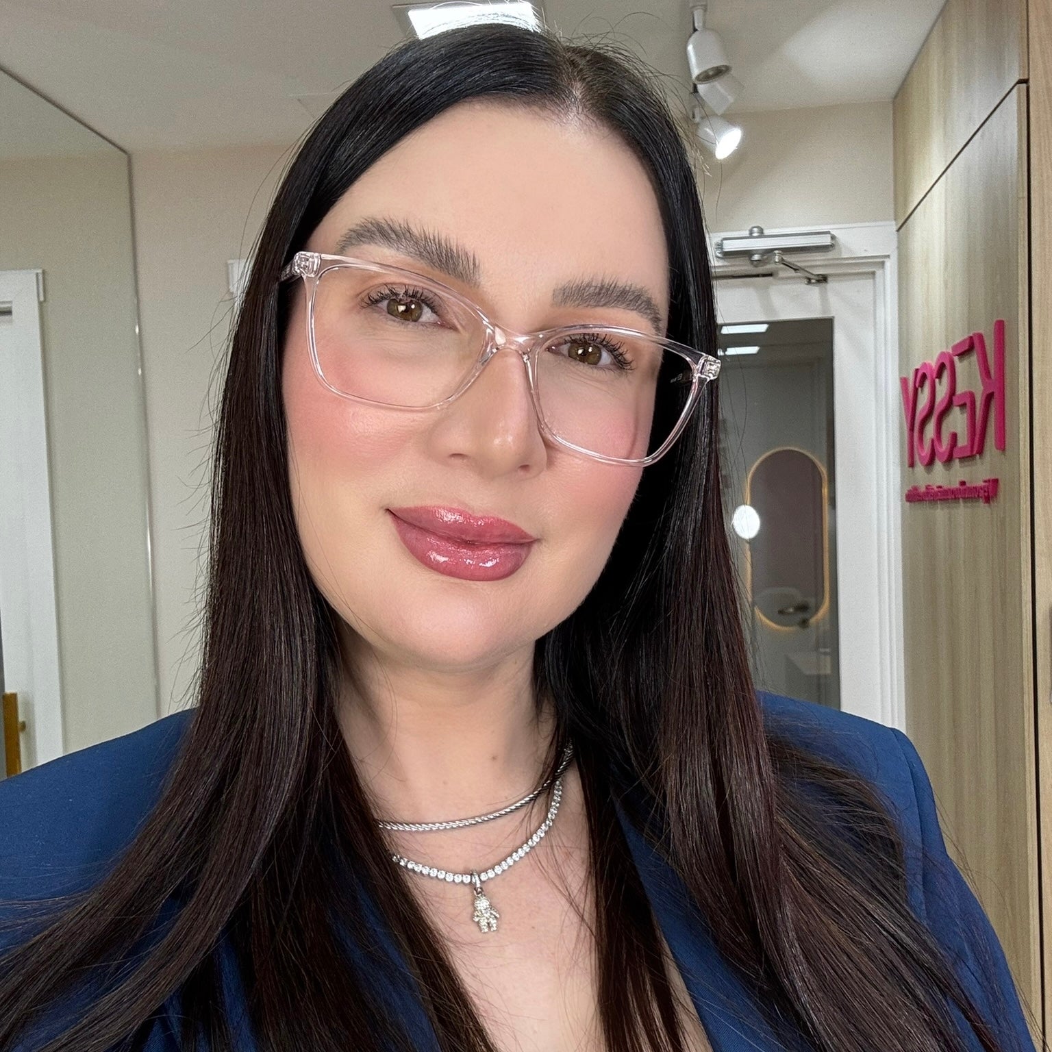 files/oculos_de_grau_kessy_feminino_911_rosto.jpg