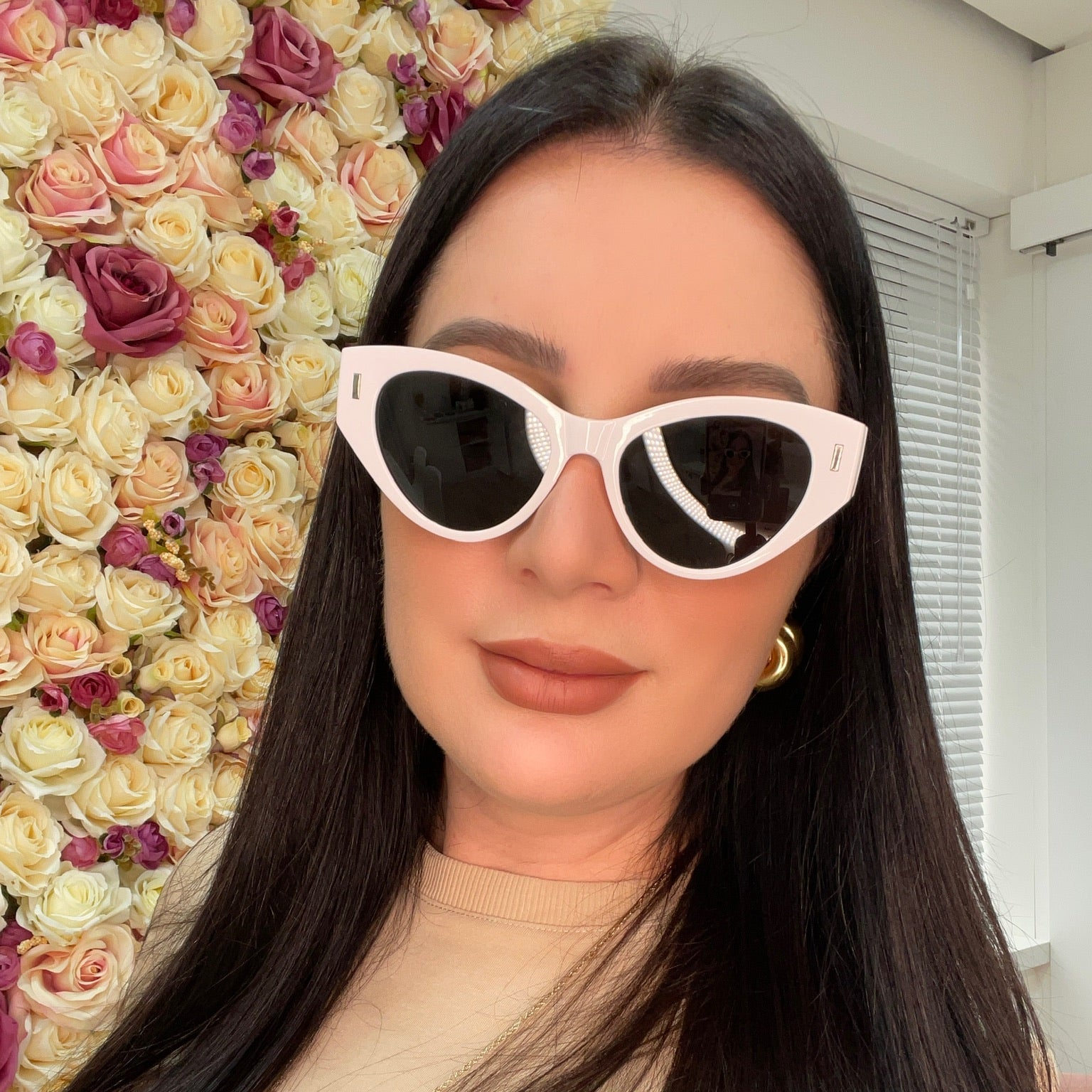 files/oculos_de_sol_kessy_chloe_branco_rosto_e19563cf-5536-44be-bdd9-509800c94216.jpg