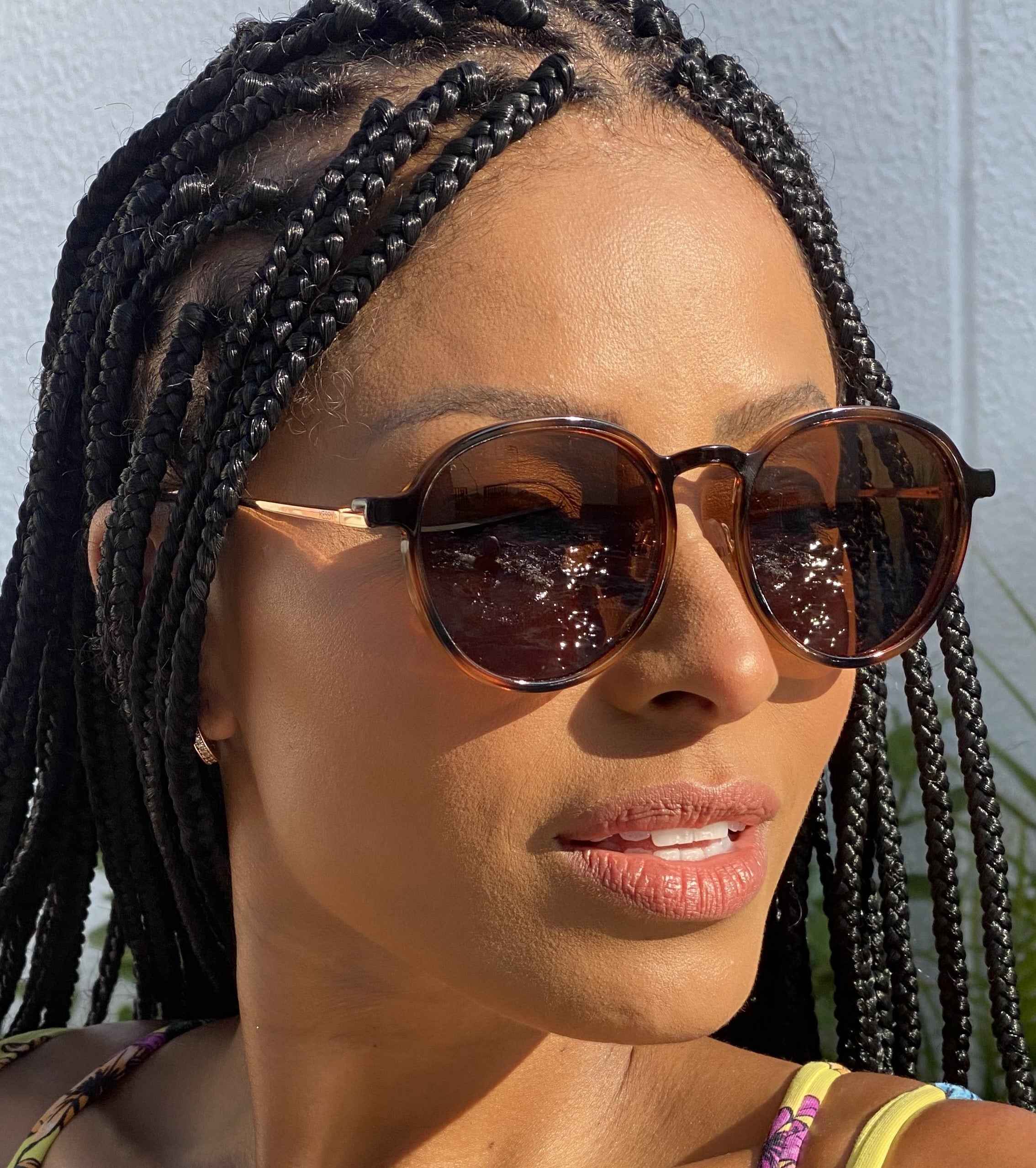 products/oculos_de_grau_kessy_361_dourado_marrom_degrade_rosto.jpg